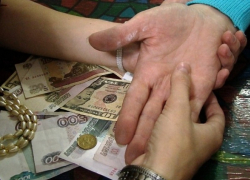 В Камышине женщине сняли порчу за 146 тысяч рублей