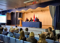 Чиновники клянутся, что ни один народный вопрос Станиславу Зинченко не "канет в лету", но публичных отчетов о них не приводится никогда