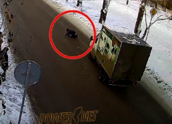 Пешеход упал под колеса "Газели", проскользил 10 метров по дороге и остался жив