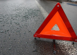 Под Камышином перевернулась иномарка: двое госпитализированы