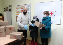 В Камышине раздали 50 коробок с продуктами нуждающимся семьям, наиболее пострадавшим от коронавируса