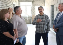 Заместитель губернатора Александр Дорждеев хочет контролировать стройку новой поликлиники в Камышине каждый день - и не реже!