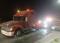 В Волгоградской области отправили на штрафстоянку американский тягач, хозяин которого накопил долгов больше полумиллиона