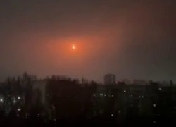 «Во как красиво!» - НПЗ Саратова атакован третий раз за месяц, местные жители снимают работу ПВО, - "Блокнот - Россия"