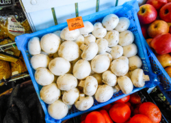 Подорожали яйца, колбаса, помидоры, фрукты и чуть ли не весь праздничный пасхальный стол...