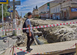 Камышане интересуются, почему так вяло идут работы по реконструкции улицы Октябрьской