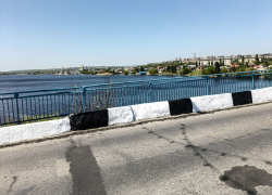 В Камышине народная молва связала покраску Бородинского моста с приездом губернатора завтра, 20 мая