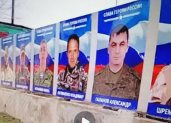"Спасибо, что стояли до конца": камышане сами, без властей, как смогли, обустроили галерею героев, погибших на СВО (ВИДЕО)
