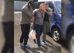 Подозреваемого в покушении на главу Волгоградской области Бочарова доставили в Волгоград, - "Блокнот Волгограда"