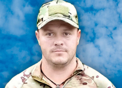 В Камышинском районе проводят в последний путь погибшего в СВО ефрейтора Романа Кондратюка