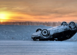 Иномарка столкнулась с грузовиком на федеральной трассе под Камышином