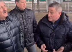Волгоградский губернатор выгнал чиновников месить грязь под дождем, - "Блокнот Волгограда" (ВИДЕО)
