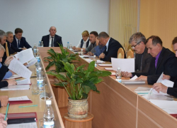 Пора менять подходы к бюджету, а то все скоро рухнет, - камышинский депутат