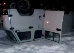 Недалеко от границы Камышинского района у автомобиля заклинило колесо, и он "кувыркнулся" в кювет, пассажиры в больнице