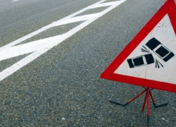 В Камышине неизвестный совершил наезд на авто и скрылся с места происшествия