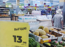 Сетевые магазины в Камышине решили "обвалить" цены на арбузы и дыни, но...