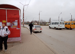 Припарковался у остановки - и пошел есть мороженое! - камышанка