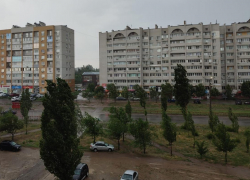 Гроза с ураганным ветром и ливнем накрыла Камышин с утра 6 июня: погодная повестка на сегодня и завтра