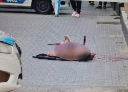 На место убийства федерального судьи у здания суда в Камышине выезжал Камышинский городской прокурор Михаил Андреев