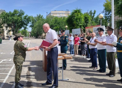 Спикер Камышинской городской думы Владимир Пономарев прибыл на митинг зенитного ракетного полка, дислоцирующегося сейчас в Камышине