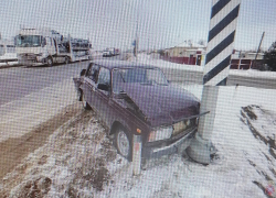 На трассе между Камышином и Волгоградом грузовик толкнул легковушку: водитель в больнице