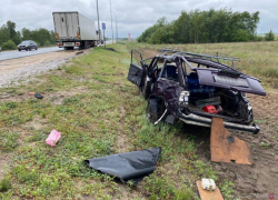 Фура снесла легковушку на московской трассе: четверо в больнице