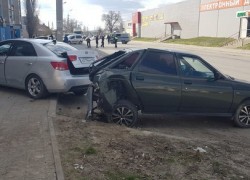 Из-за двух "тройных" аварий в Камышине медицинская помощь потребовалась пятерым участникам ДТП