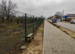 Спасибо доброй душе, которая лавочку соорудила на дальней остановке! - камышанка