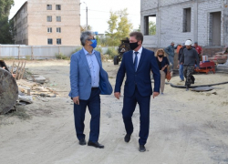 Заместитель губернатора Александр Дорждеев вновь приехал в Камышин и прошел знакомым маршрутом: детсад, Октябрьская, набережная 