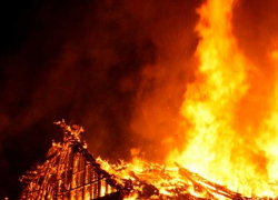 Камышинским пожарным за один день пришлось выезжать на "огненные" вызовы трижды