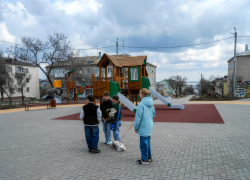 А озеленять новую площадку на улице Молодежной в Камышине когда будут? - камышанка