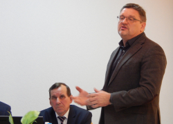 Почему депутаты Камышинской городской думы так засекречены, что не оставляют избирателям никаких контактов для связи? - камышанка