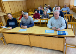 В Камышине ведущие единороссы-коммунальщики с улыбками сели писать диктант по ЖКХ