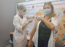 «Осталось 30 тысяч доз?»: в Волгограде выстроились очереди на вакцинацию от COVID-19, - "Блокнот Волгограда"
