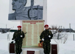 В глубинке Камышинского района к мемориалу защитникам волжской твердыни 2 февраля легли живые цветы