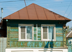 В пылесос, подаренный камышинской пенсионерке мошенниками, "засосало" 12 тысяч рублей