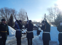Оружейными залпами отсалютовали в Камышине сегодня, 2 февраля, защитникам Сталинграда в годовщину победы в великом городе на Волге