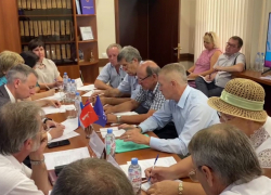 Дачники, в том числе из Камышина, провели народный сход в кабинете депутата Госдумы в Волгограде, - "Блокнот Волгограда"