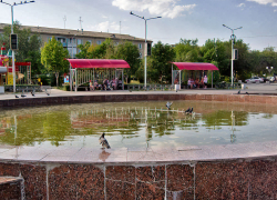 Камышане просят власти города в 35-градусную жару пустить фонтаны "без графика", ежедневно