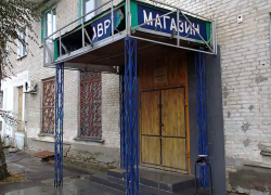 Разве магазины в городе могут выглядеть, как передвижные деревенские "кибитки"? - камышанка