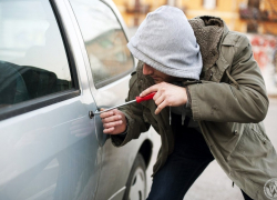 Владелец авто из Петрова Вала Камышинского района оставил "для угонщика" ключ зажигания в замке