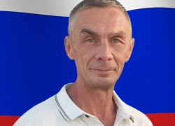 В Камышине 13 января проводили в последний путь погибшего в спецоперации мобилизованного текстильщика Андрея Барышникова