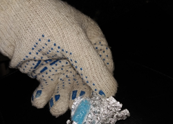 В Камышине оперативники задержали в 4 микрорайоне наркосбытчика у "тайника"