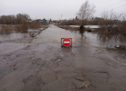 В Волгоградской области из-за разлива талой воды перекрыли движение автомобилей, - "Блокнот Волгограда"