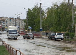 Камышане называют коллапсом аварийную реку воды, разлившуюся 20 апреля в 6-м микрорайоне