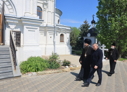 Губернатор Андрей Бочаров вместе с митрополитом Волгоградским и Камышинским Феодором поехал в женский монастырь 