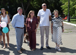 В Камышин приехала депутат Облдумы Наталья Семенова и пошла в парк на празднование Дня мозга (ВИДЕО)