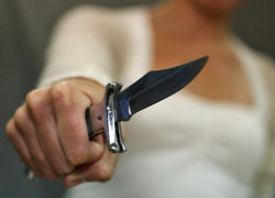 "Воительница" из глубинки едва не заколола кавалера на восемь лет моложе себя