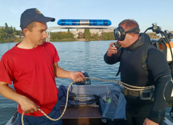 В Камышине водолазы ищут ушедшую под воду женщину 