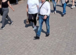 "Одна женщина села на бетонную лестницу, другая упала в обморок", - камышанка о приеме в ковидном "центре" Камышина, и не только в нем
